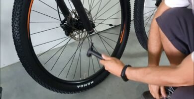 ¿Cómo inflar las llantas de una bicicleta eléctrica plegable?