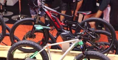 Consejos para comprar una bicicleta eléctrica urbana vs plegable para espacios reducidos