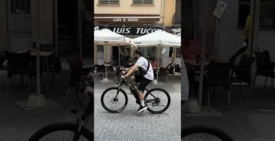 Comparativa entre usar bicicleta eléctrica plegable para ir al trabajo en ciudades con mucho tráfico